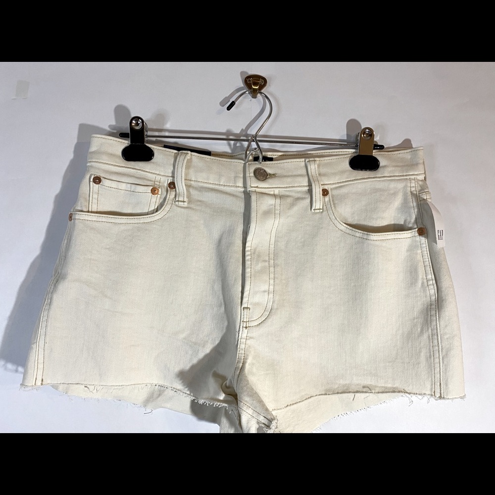 GAP 1969 cream shorts